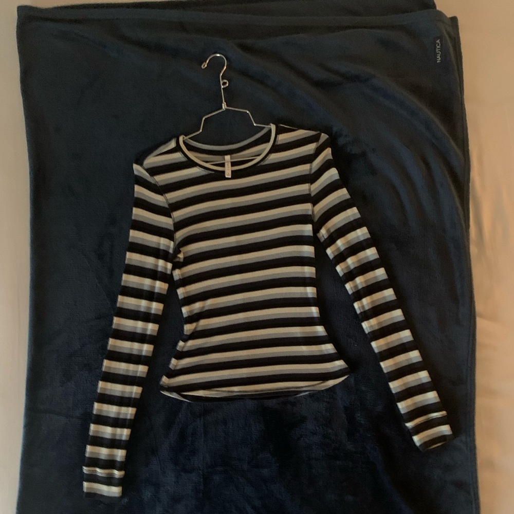 Women’s Long Sleeve Knit Top